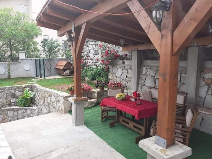 Mini Garsonjera Ξενοδοχείο Ποντγορίτσα Εξωτερικό φωτογραφία